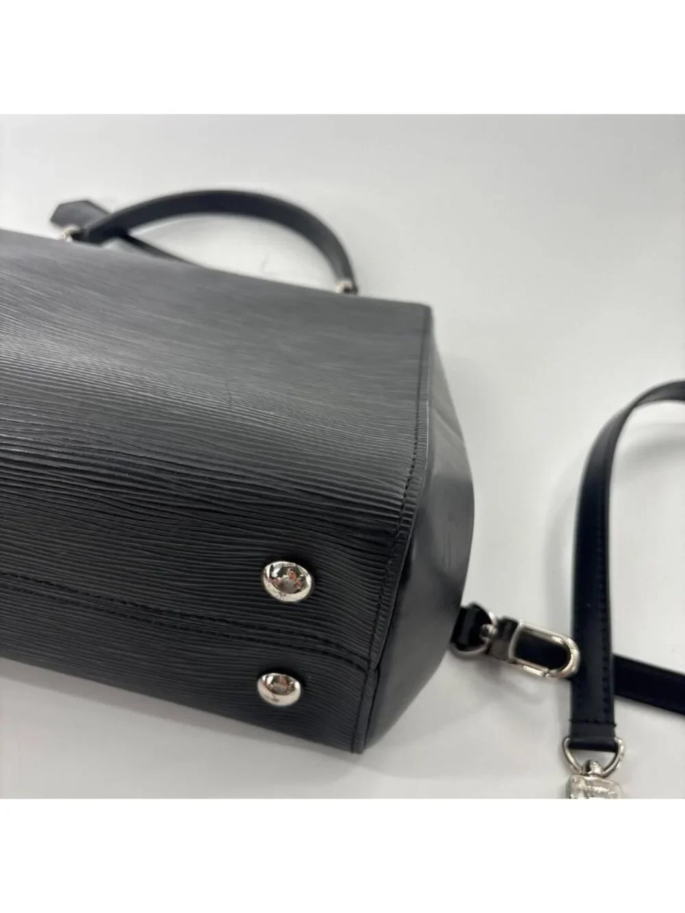 Louis Vuitton Epi Cluny MM Black Handbag